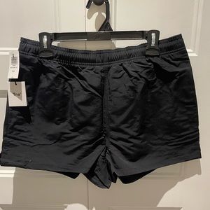 Aritizia Shorts 3” brand new with tags on -size large